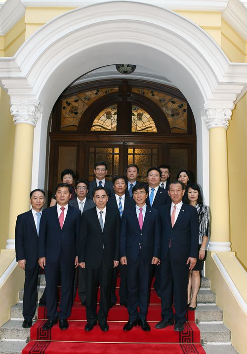 朱小丹会见韩国忠清南道知事安熙正广东省外事办中文网站