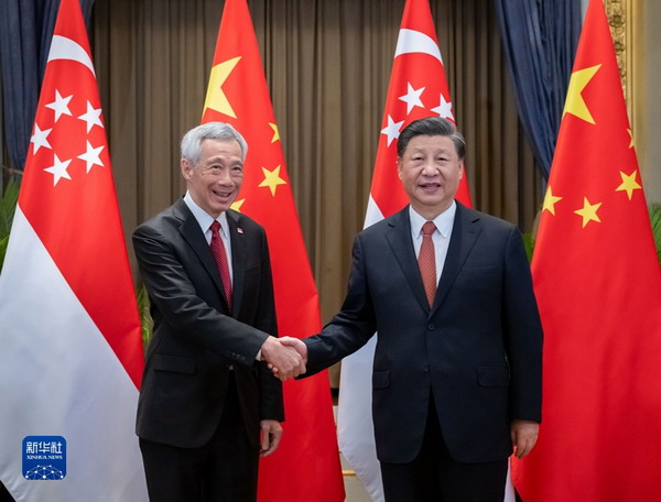 习近平会见新加坡总理.jpg