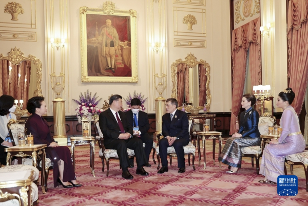 习近平会见泰国国王.jpg