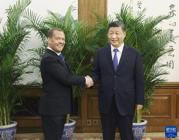 习主席会见梅德韦杰夫.jpg