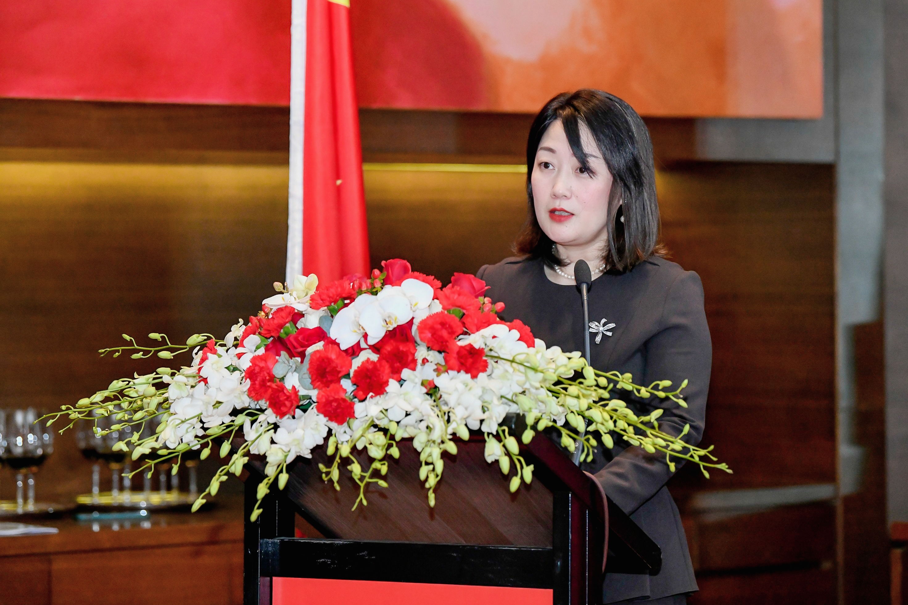瑞士招待会致辞照.jpg