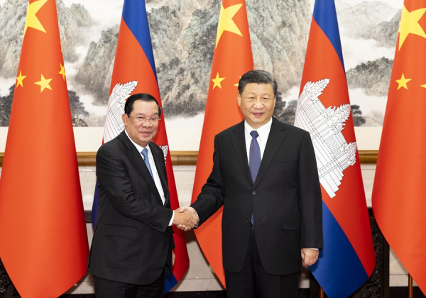 习主席会见柬埔寨首相.jpg