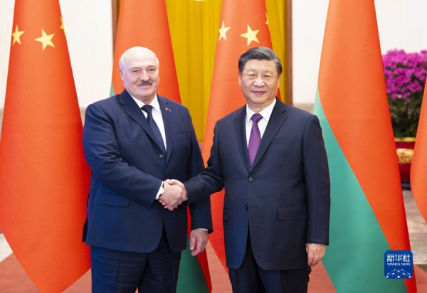 习近平主席会见白俄罗斯总统卢卡申科.jpg