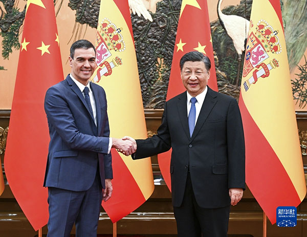 习主席会见西班牙首相.jpg