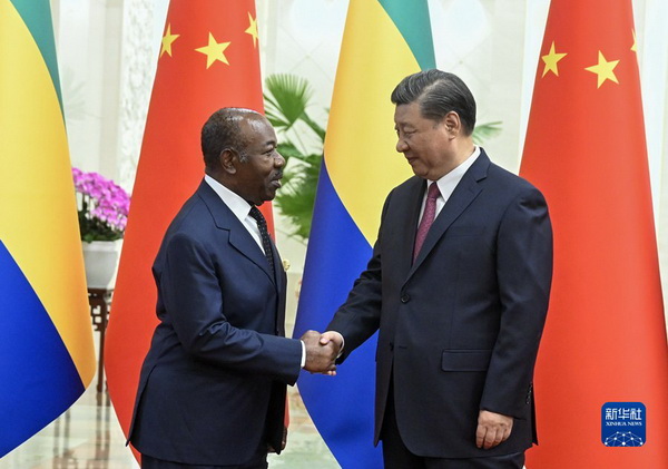 习主席与加蓬共和国总统会谈.jpg