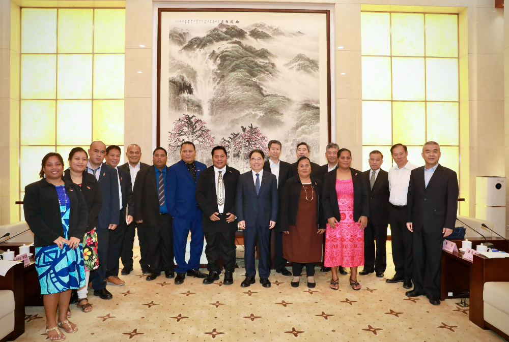 叶贞琴会见基里巴斯议会体育特别委员会代表团.png