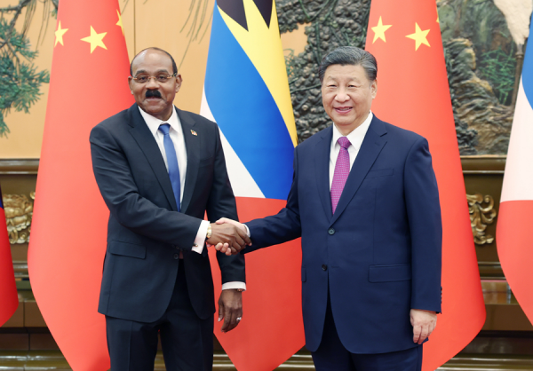 习近平会见安提瓜和巴布达总理.jpg