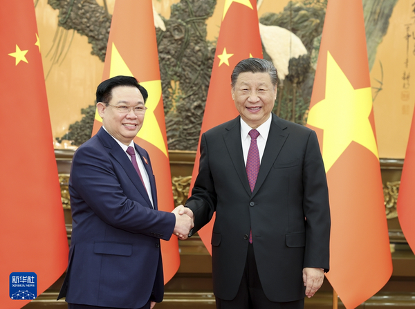 习近平会见越南国会主席.png