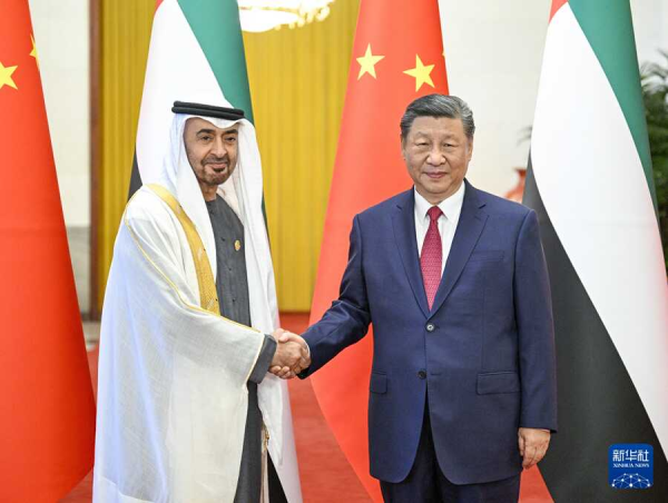 习近平同阿联酋总统会谈.png