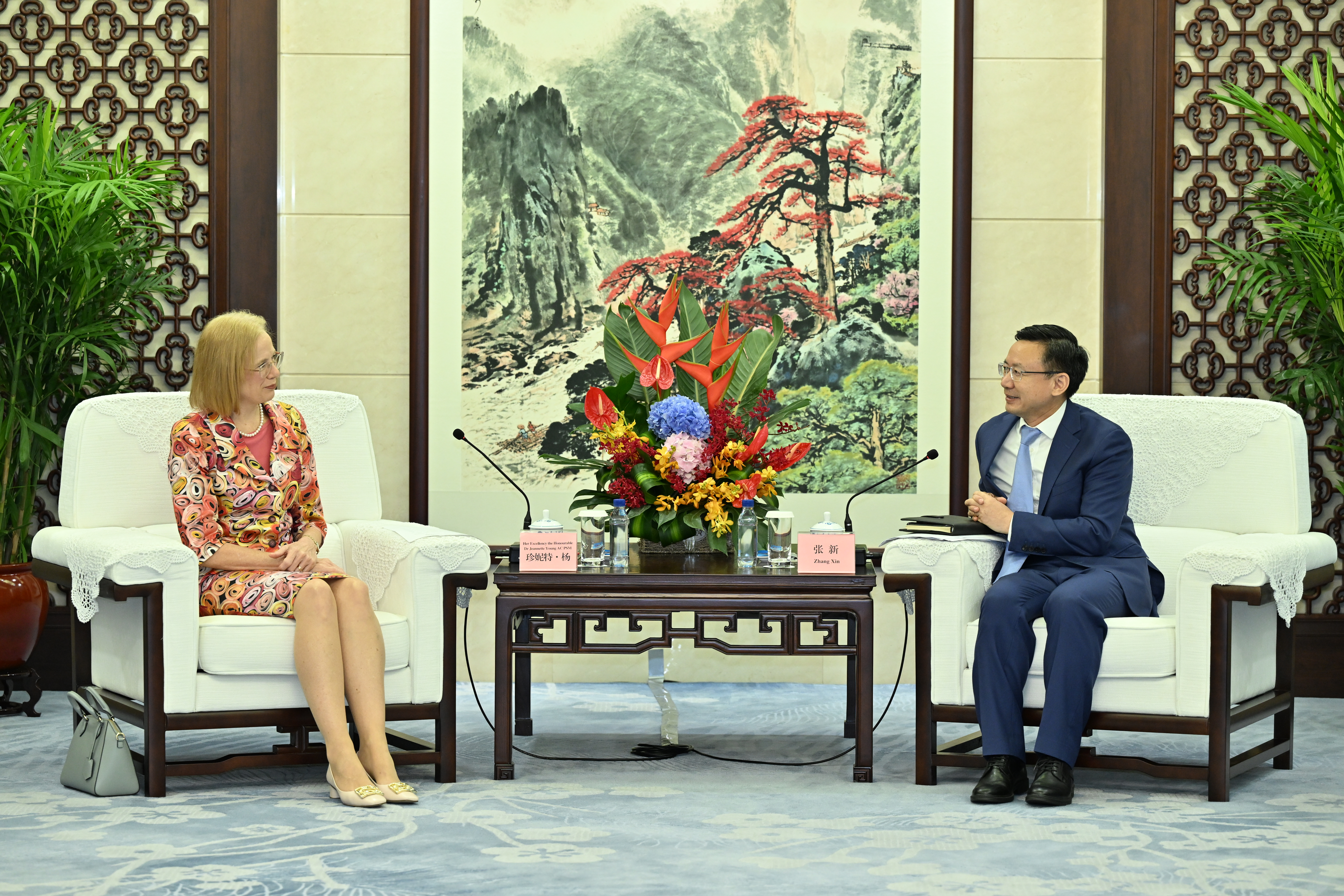 张新会见澳大利亚昆士兰州州督珍妮特&middot;杨.jpg
