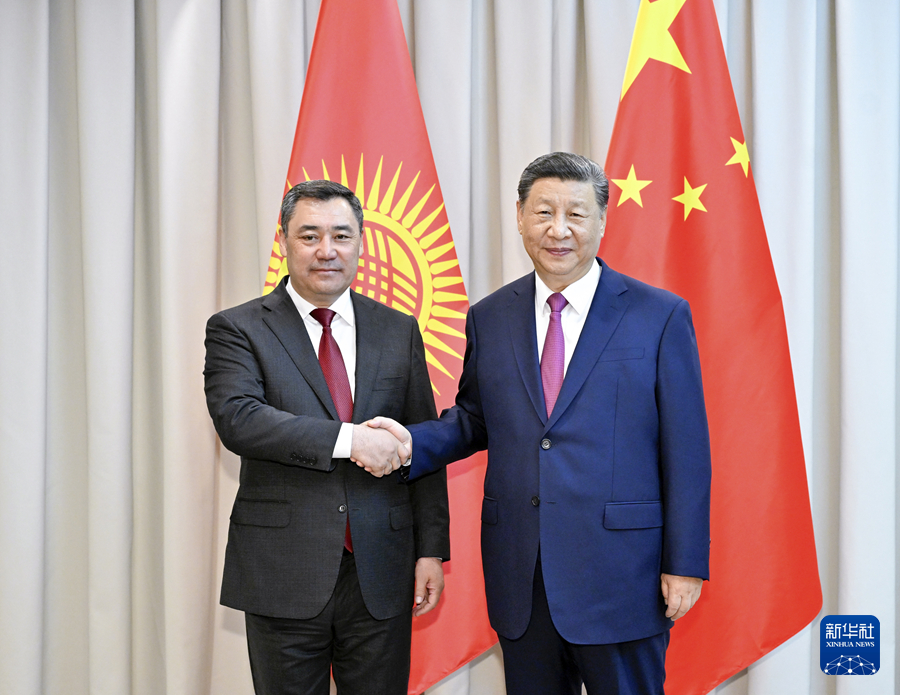 习近平会见吉尔吉斯斯坦总统.jpg