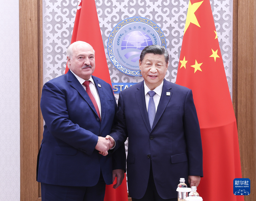 习近平会见白俄罗斯总统.jpg