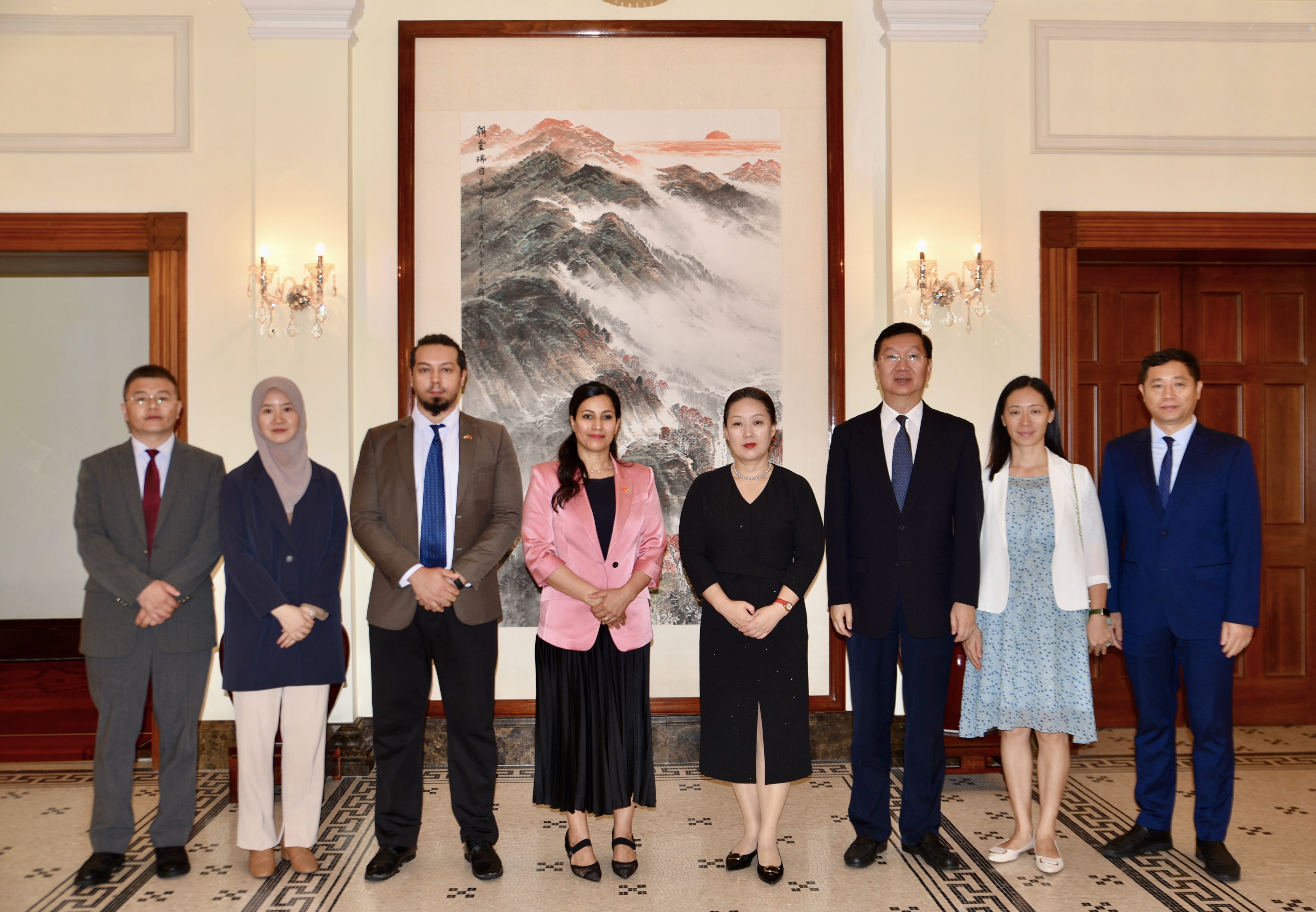 20240715柳琛子会见阿联酋总领事尚穆希.jpg
