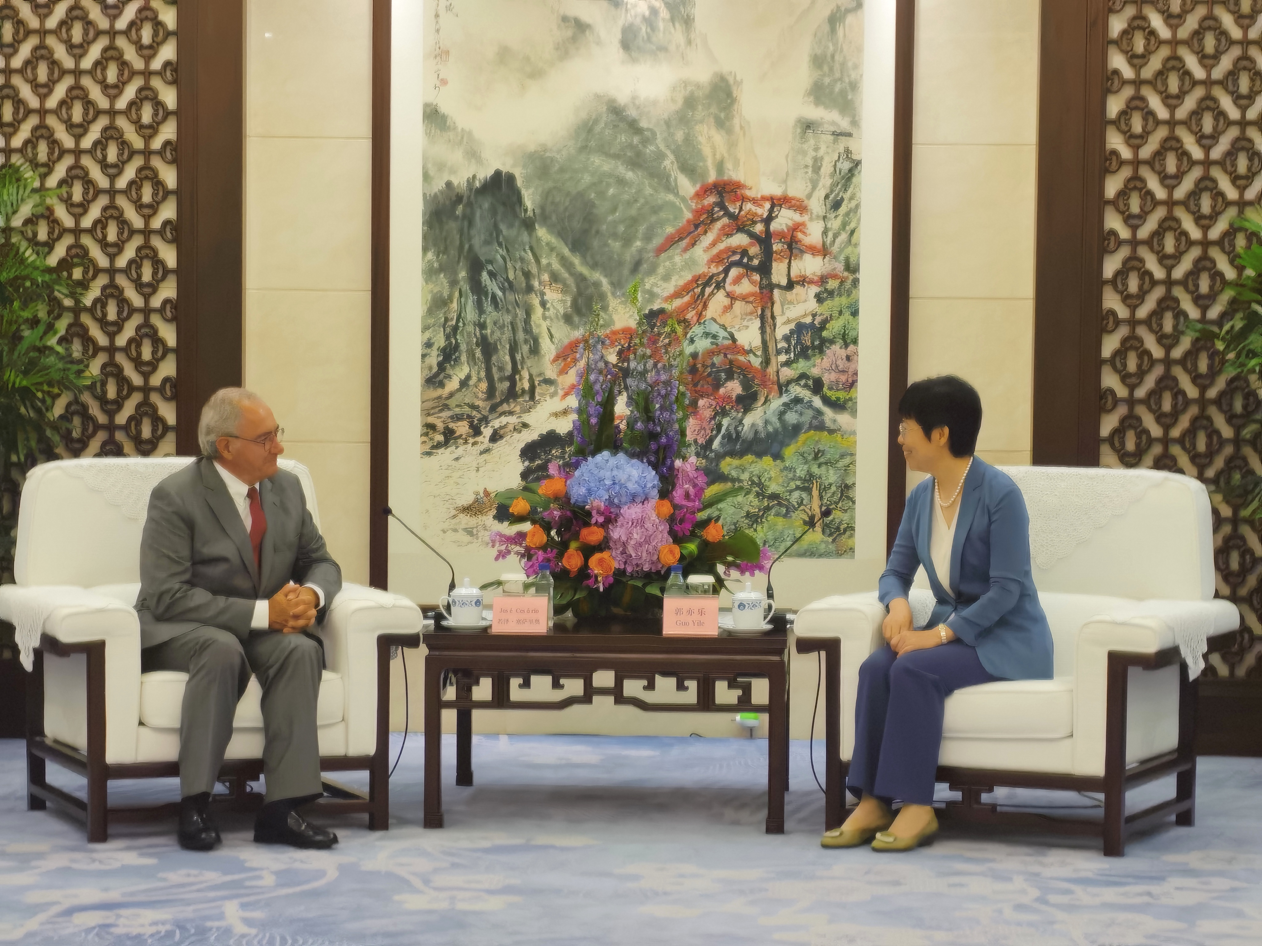 会见.jpg