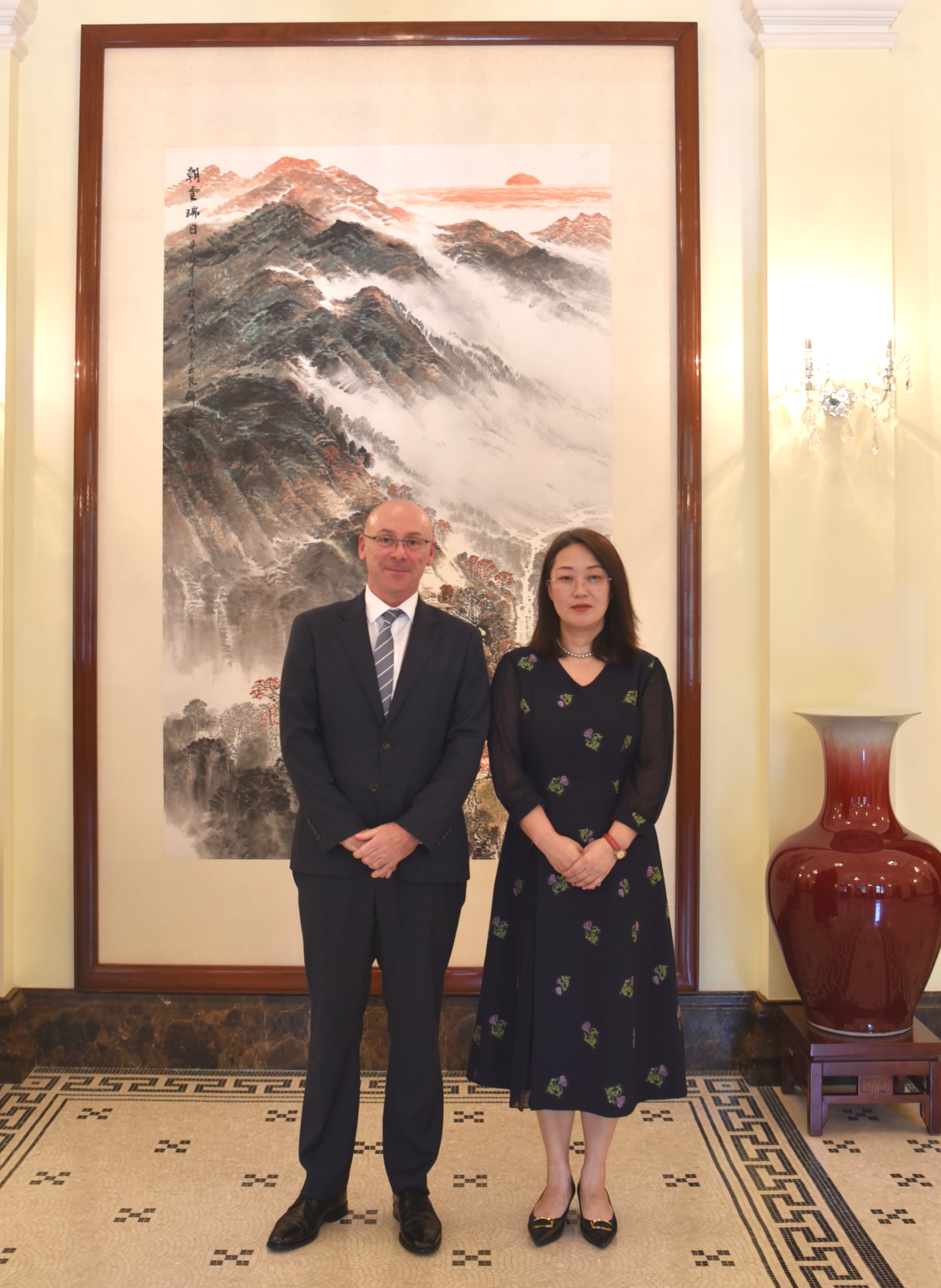 20240912柳琛子主任会见澳大利亚驻穗总领事.jpg
