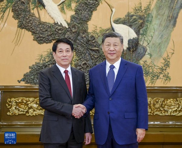 习近平会见越共中央政治局委员、书记处常务书记梁强.png
