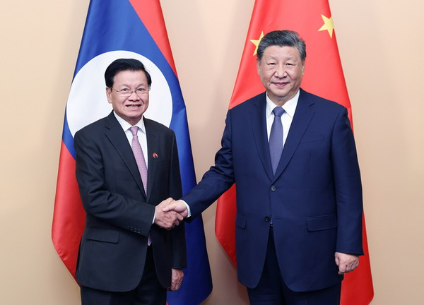 习近平会见老挝人民革命党总书记.jpg
