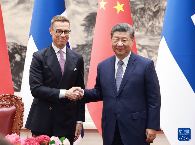习近平同芬兰总统会谈.jpg