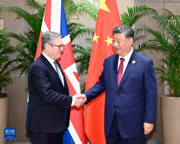 习近平会见英国首相.png