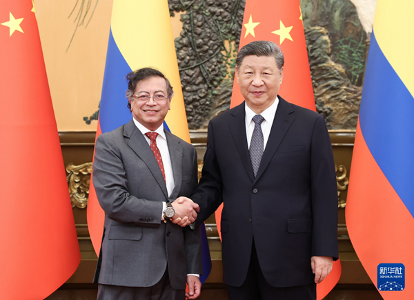 习近平会见哥伦比亚总统.jpg