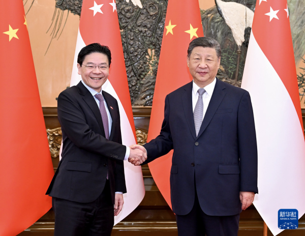 习近平会见新加坡总理黄循财.png