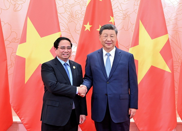 习近平会见越南总理.jpg