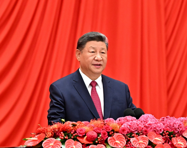 习近平出席国庆招待会.jpg