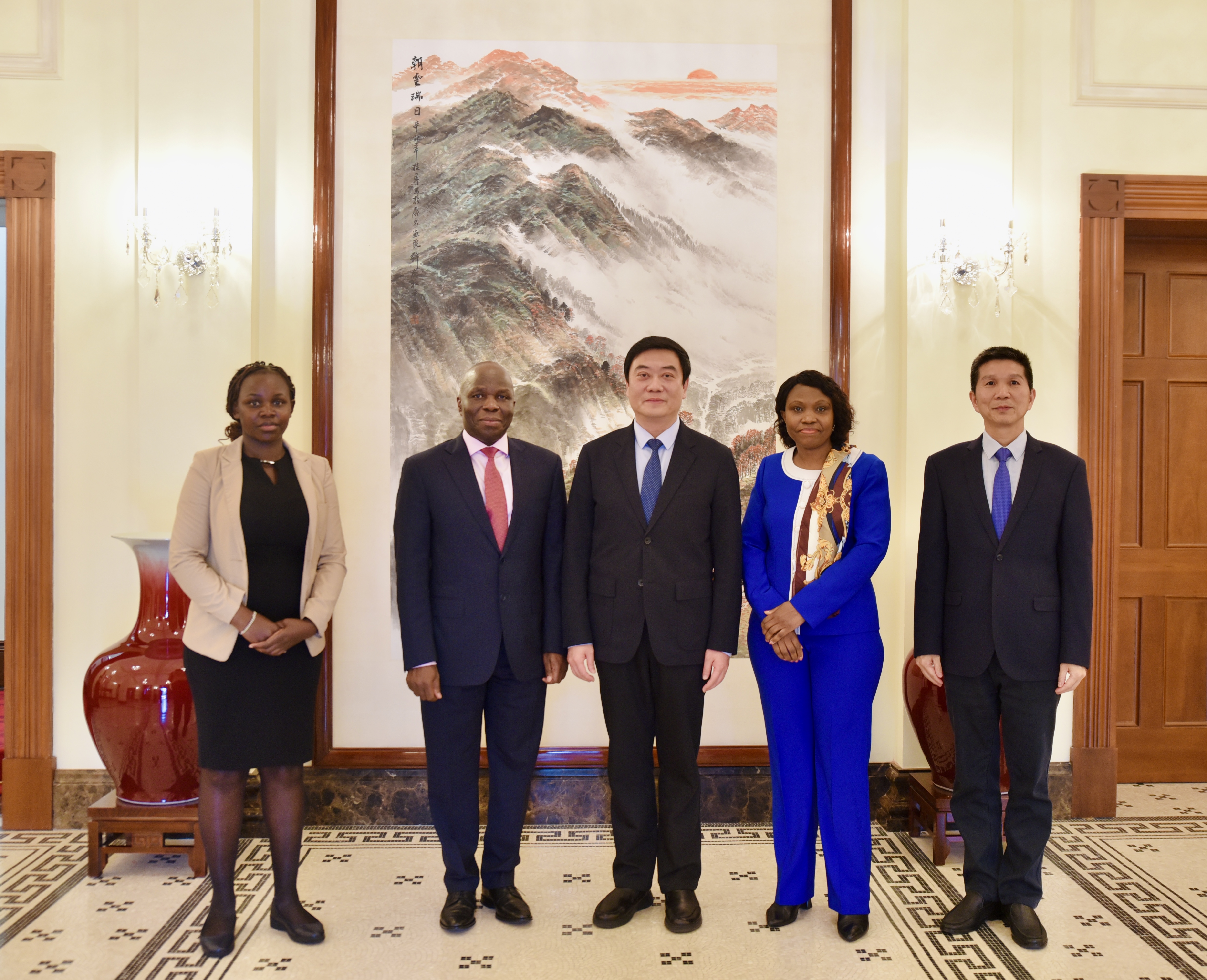 马文峰会见肯尼亚.jpg