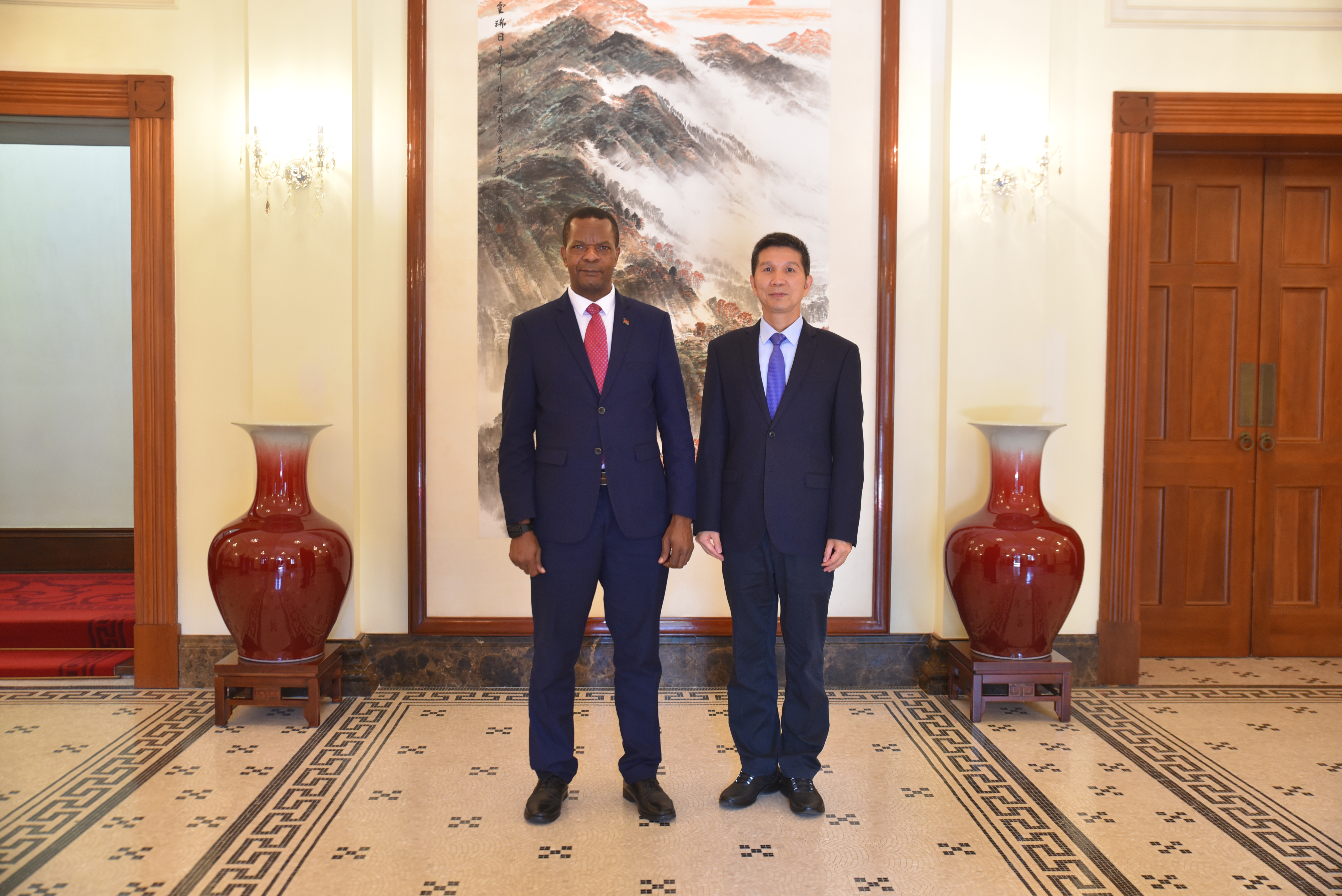 何如胜见马拉维驻长沙总领 事.jpg