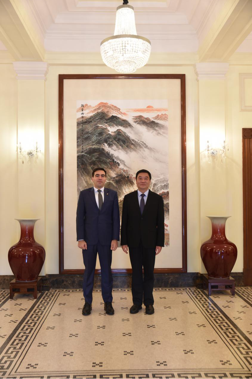 马文峰会见乌拉圭总领事马思洋.png