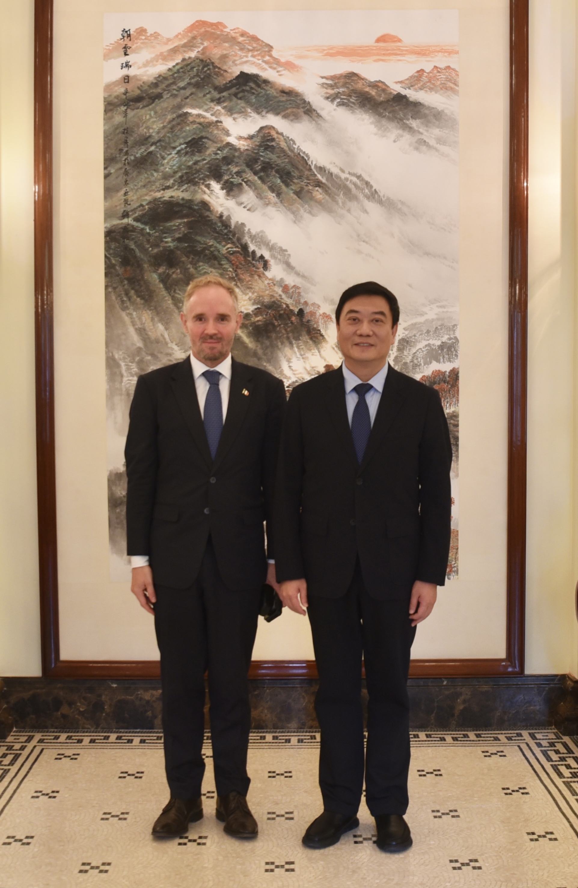 20260901马主任会见法国总领事.jpg