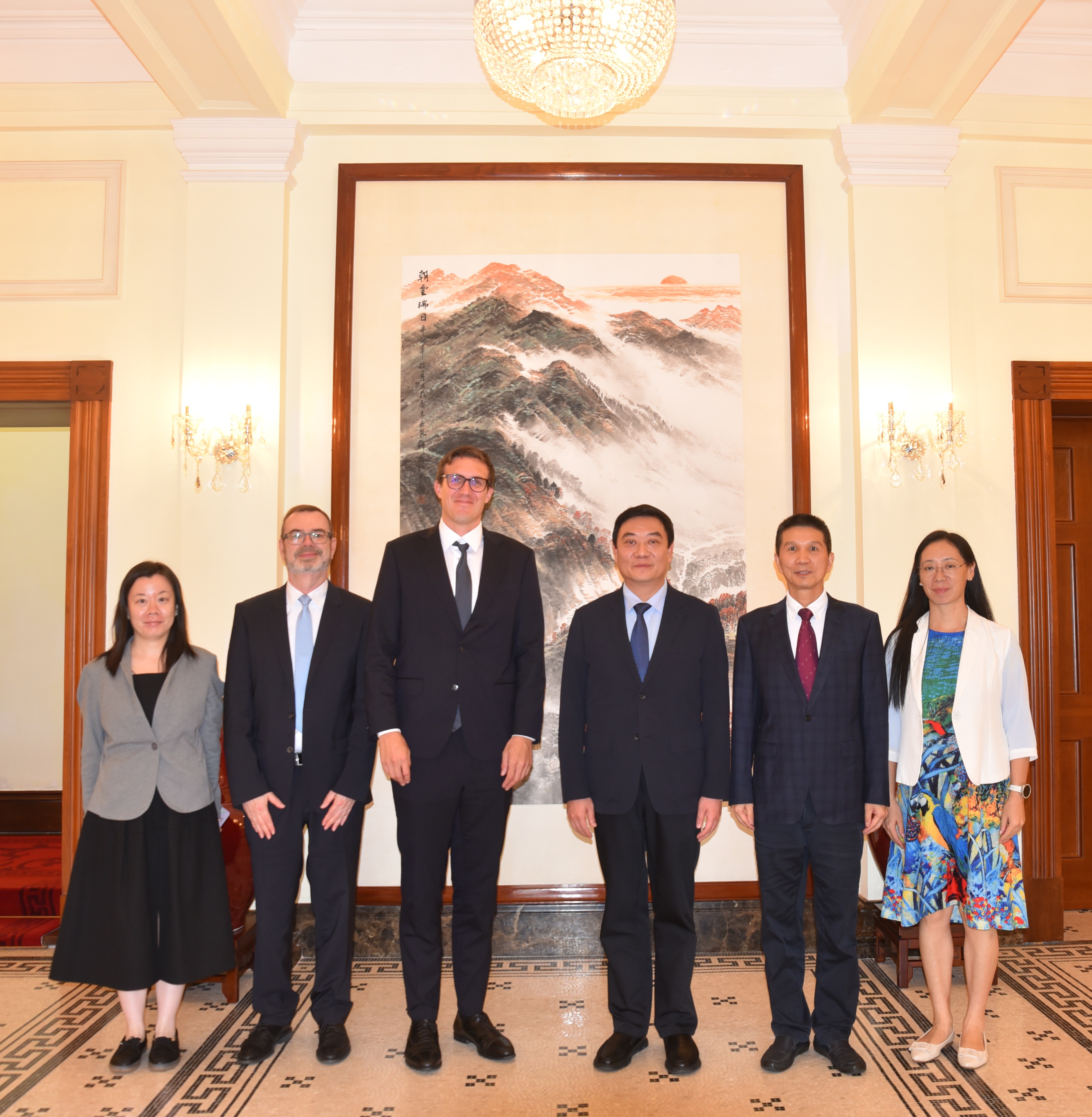20260901马主任会见丹麦总领事.jpg